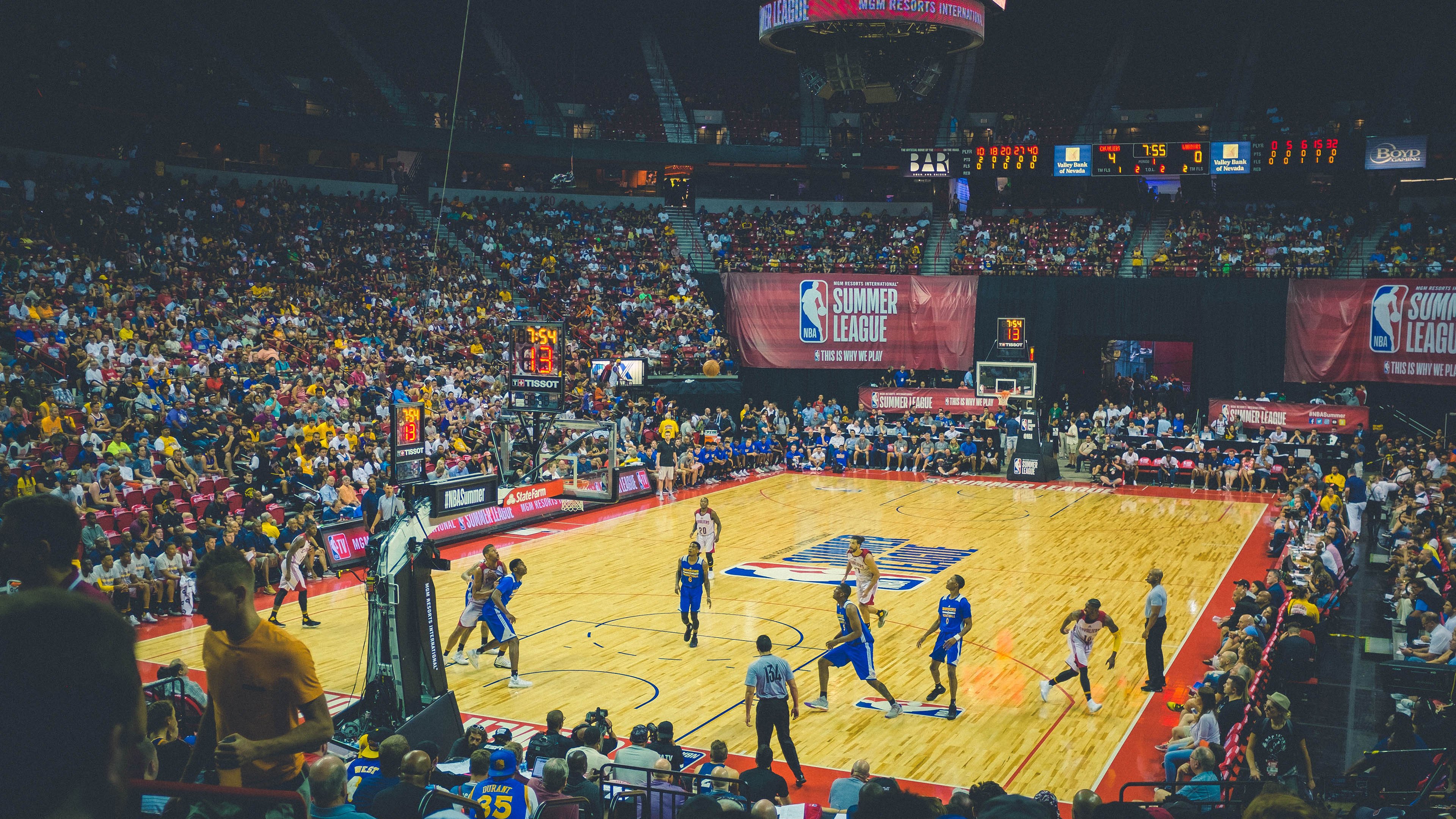 当新奥尔良鹈鹕遇上深圳队，一场跨越现实的篮球幻想对决