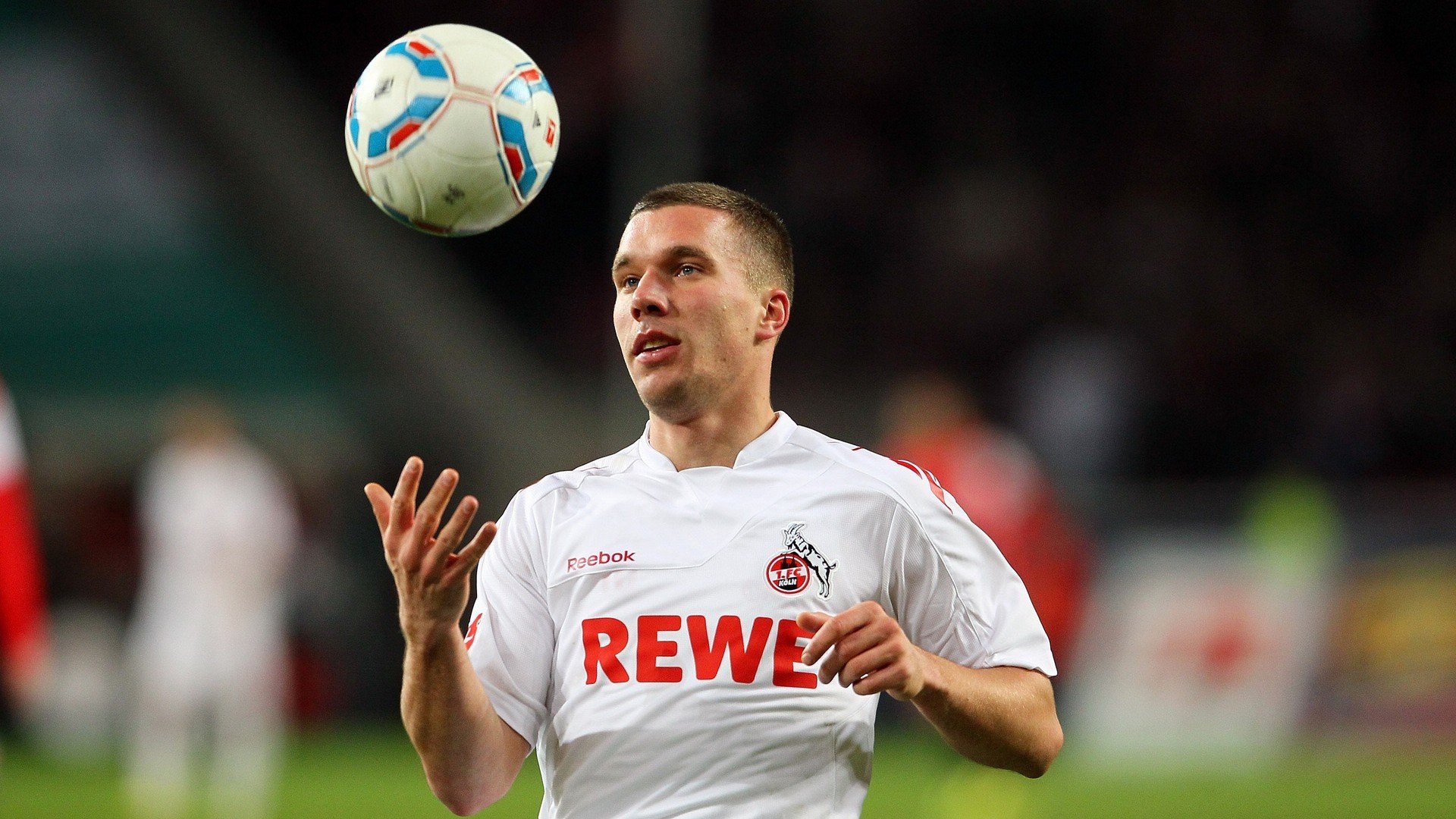 绿茵场上的篮球启示录,当德甲争冠战遇见尼克斯的逆袭哲学